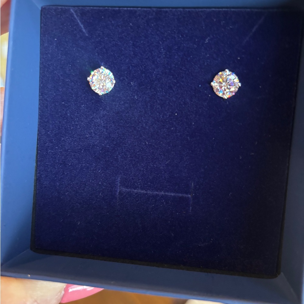 Bethenny x Anna Zuckerman Just Like Diamonds Crystalline 4 Carat Studs $40 Firm - Picture 6 of 8